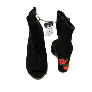 Rue 21 etc black open peep toe heels 8.5